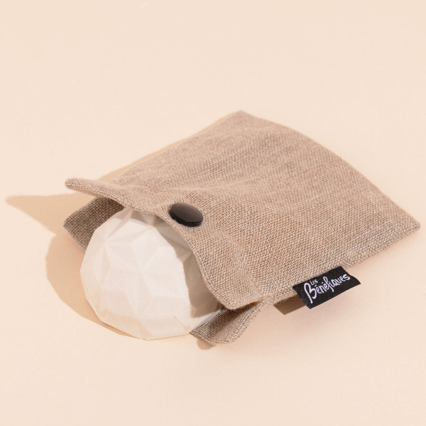 1 Pochette de voyage et 1 shampoing